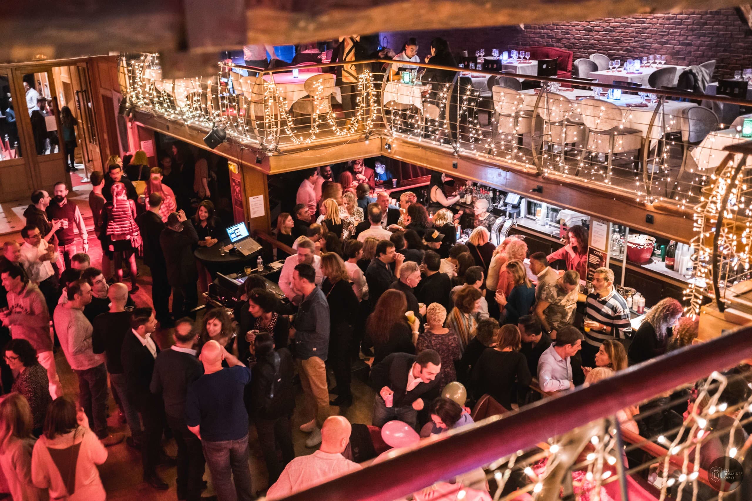 Espace intérieur du lieu Bizz'Art à Paris en Île-de-France