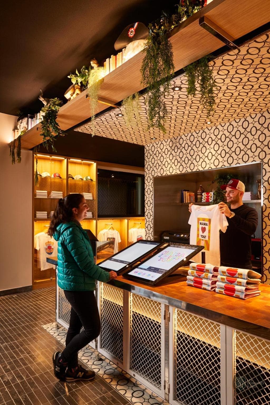 Black Shelter — Restaurant