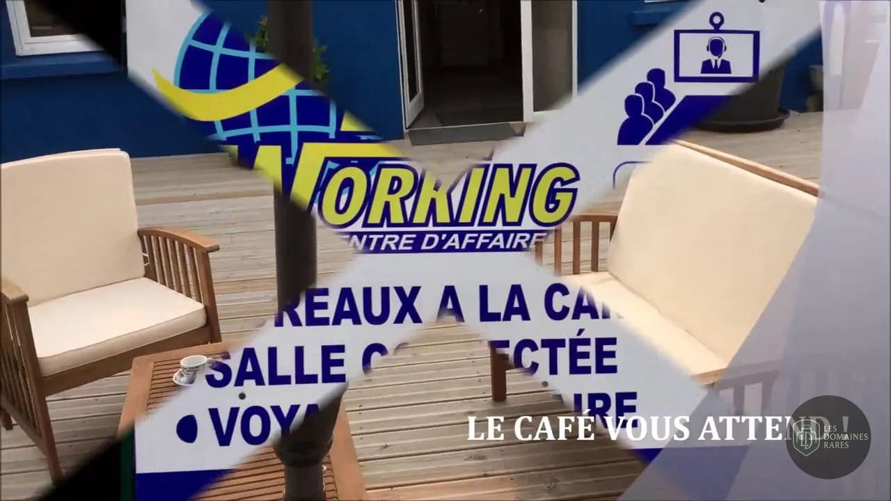 Terrasse extérieure avec mobilier de jardin