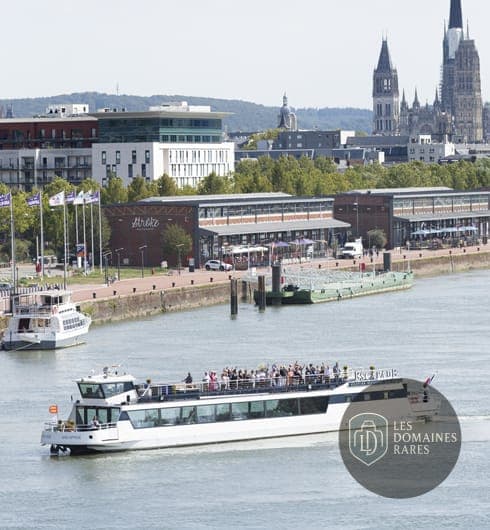 Vue d'ensemble du bateau sur la Seine