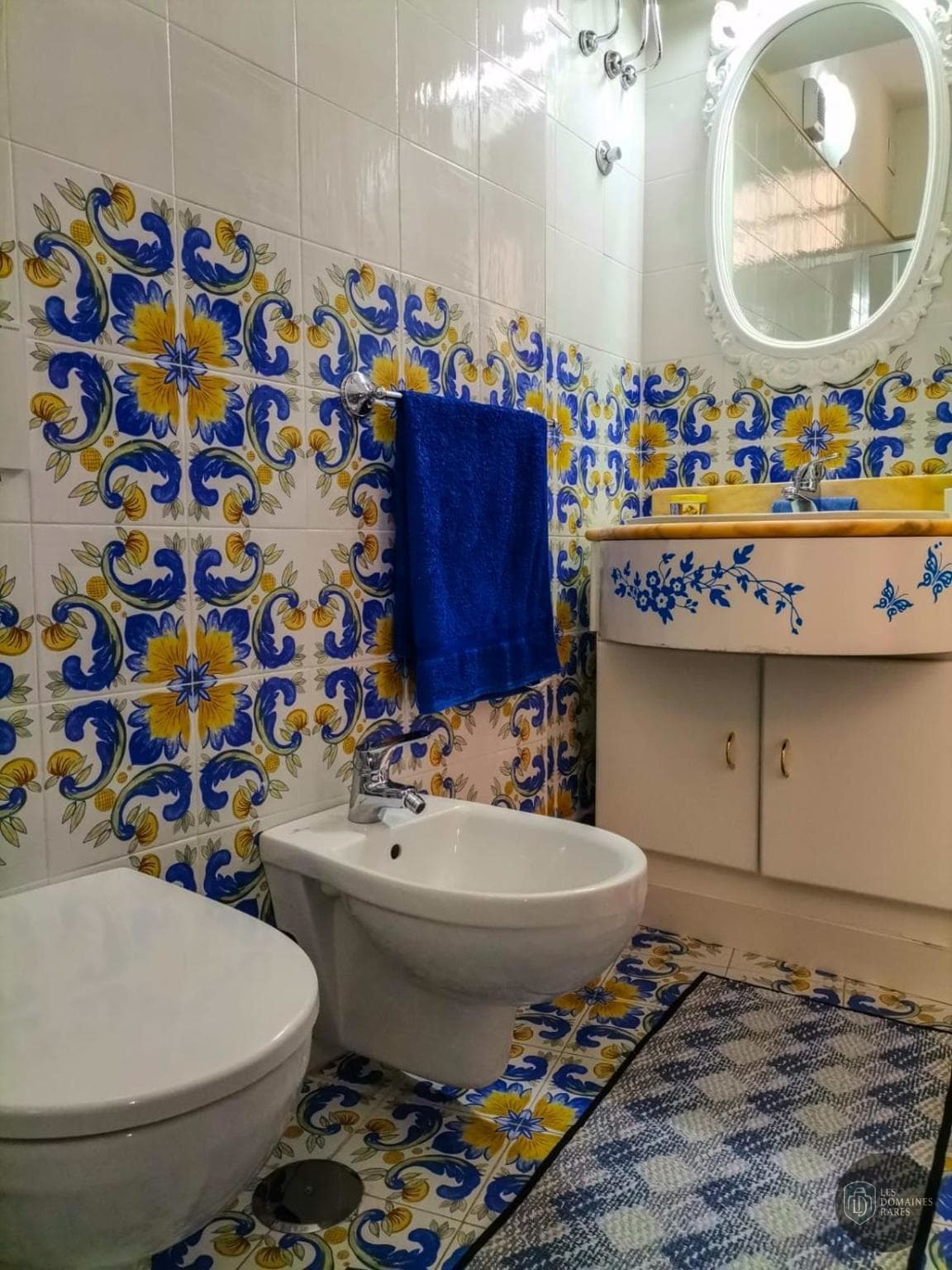 Booster House — Extérieur