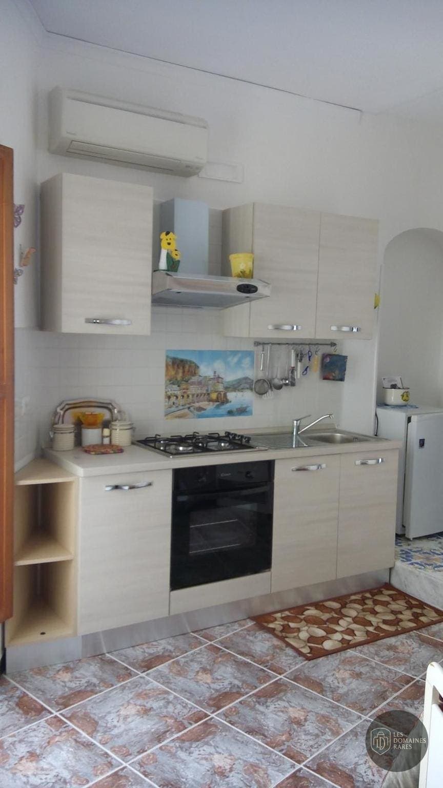 Booster House — Extérieur