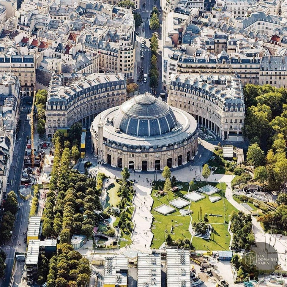 Vue extérieure du moulin Bourse de Commerce à Paris en Île-de-France