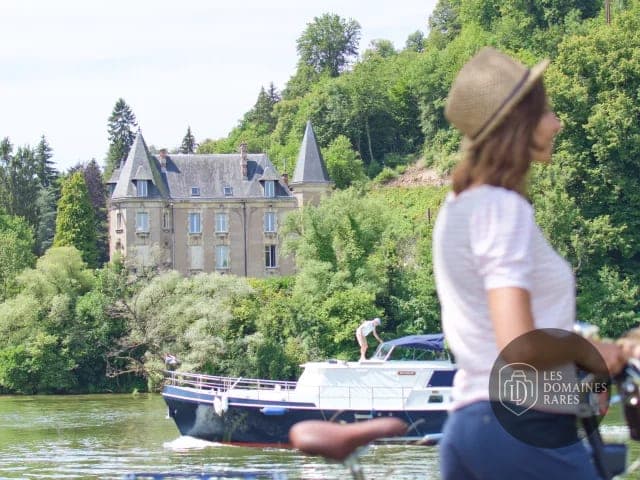Château au bord de la Moselle