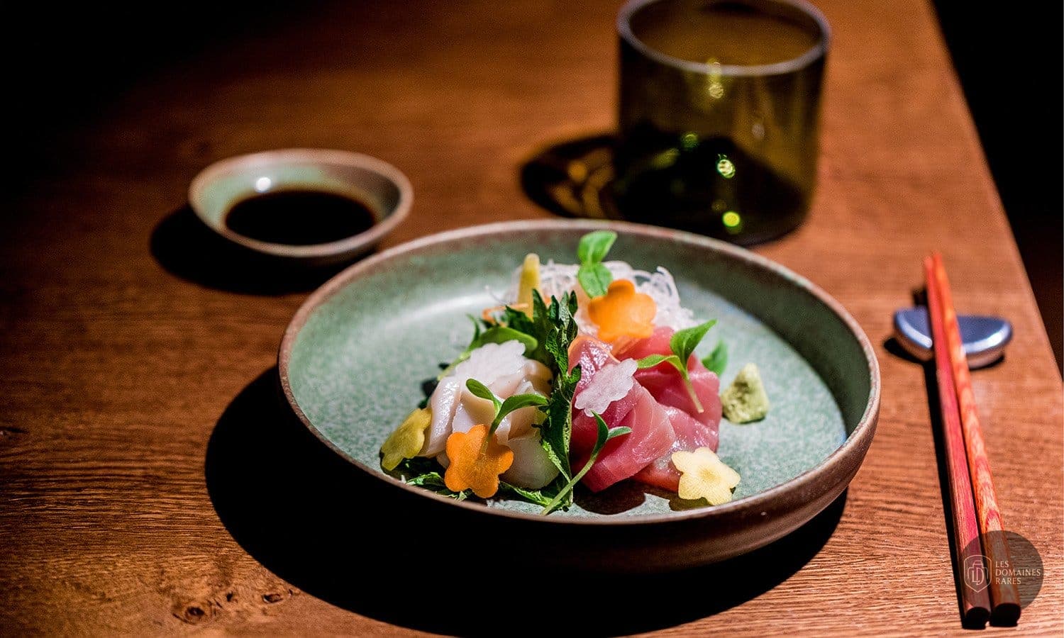 Plat de sashimi au restaurant japonais
