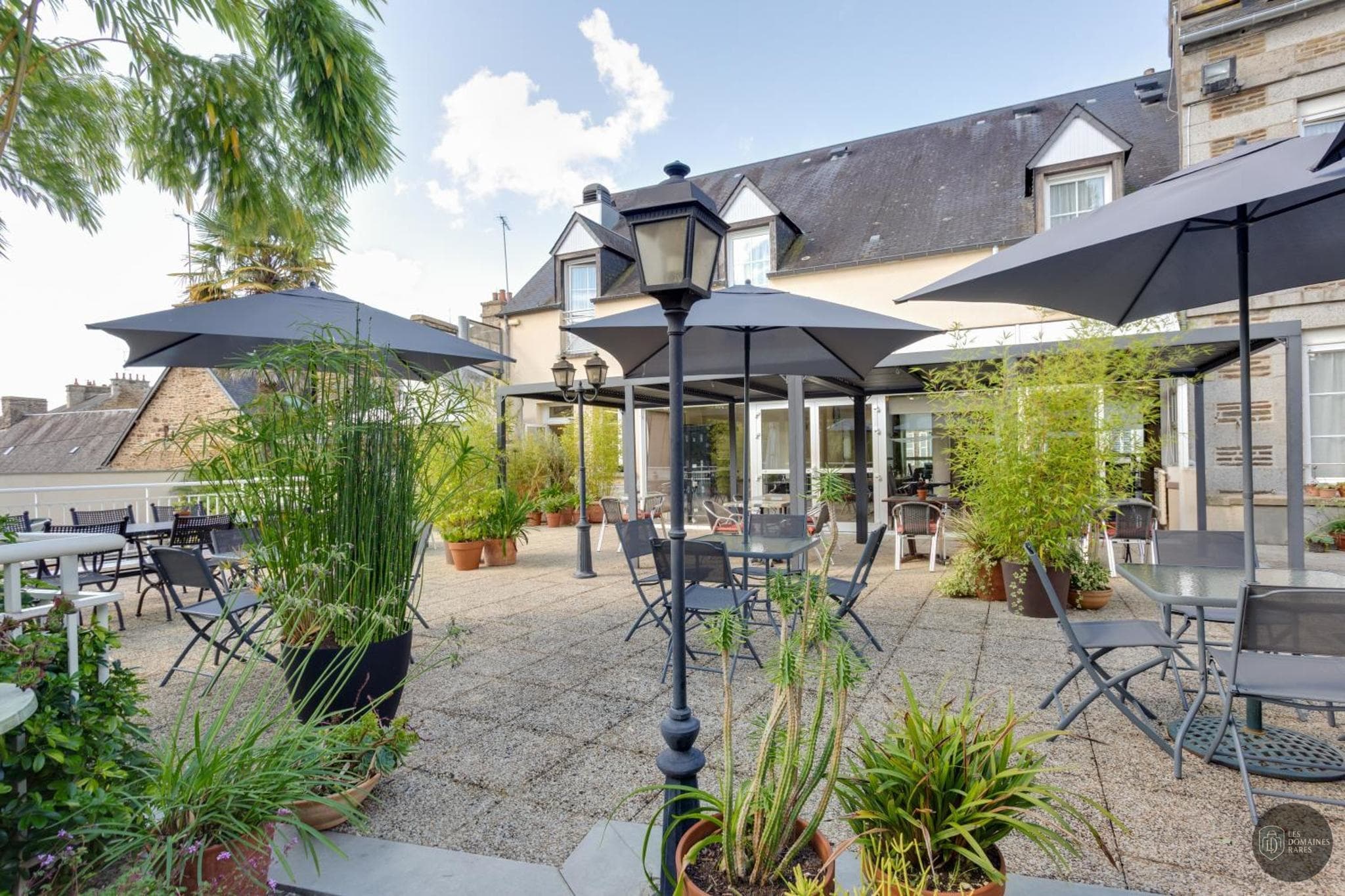 Vue extérieure de l'hôtel Brit Hotel Le Cygne en Normandie