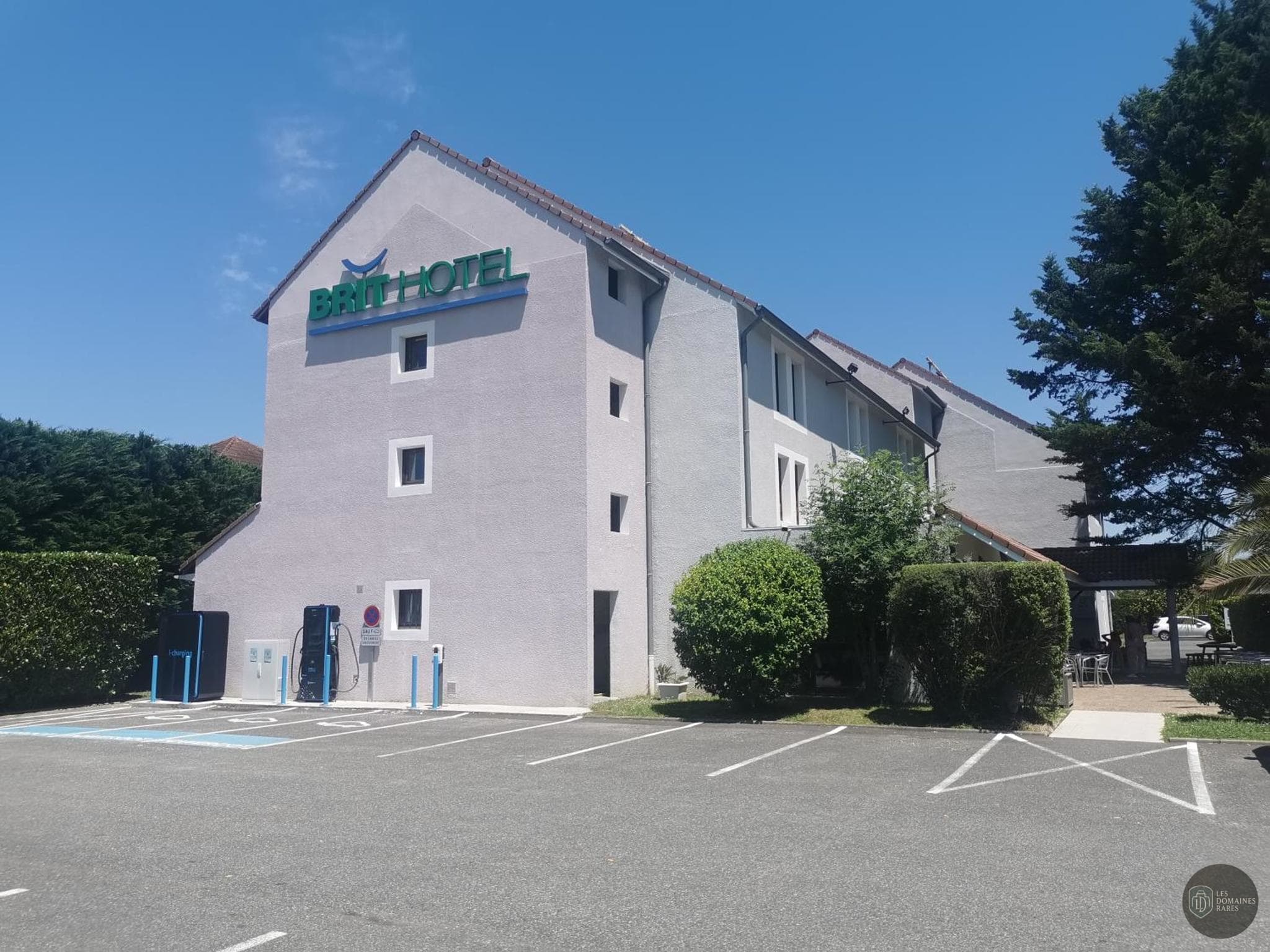 Vue extérieure de l'hôtel Brit Hotel Pau-Lons en Nouvelle-Aquitaine
