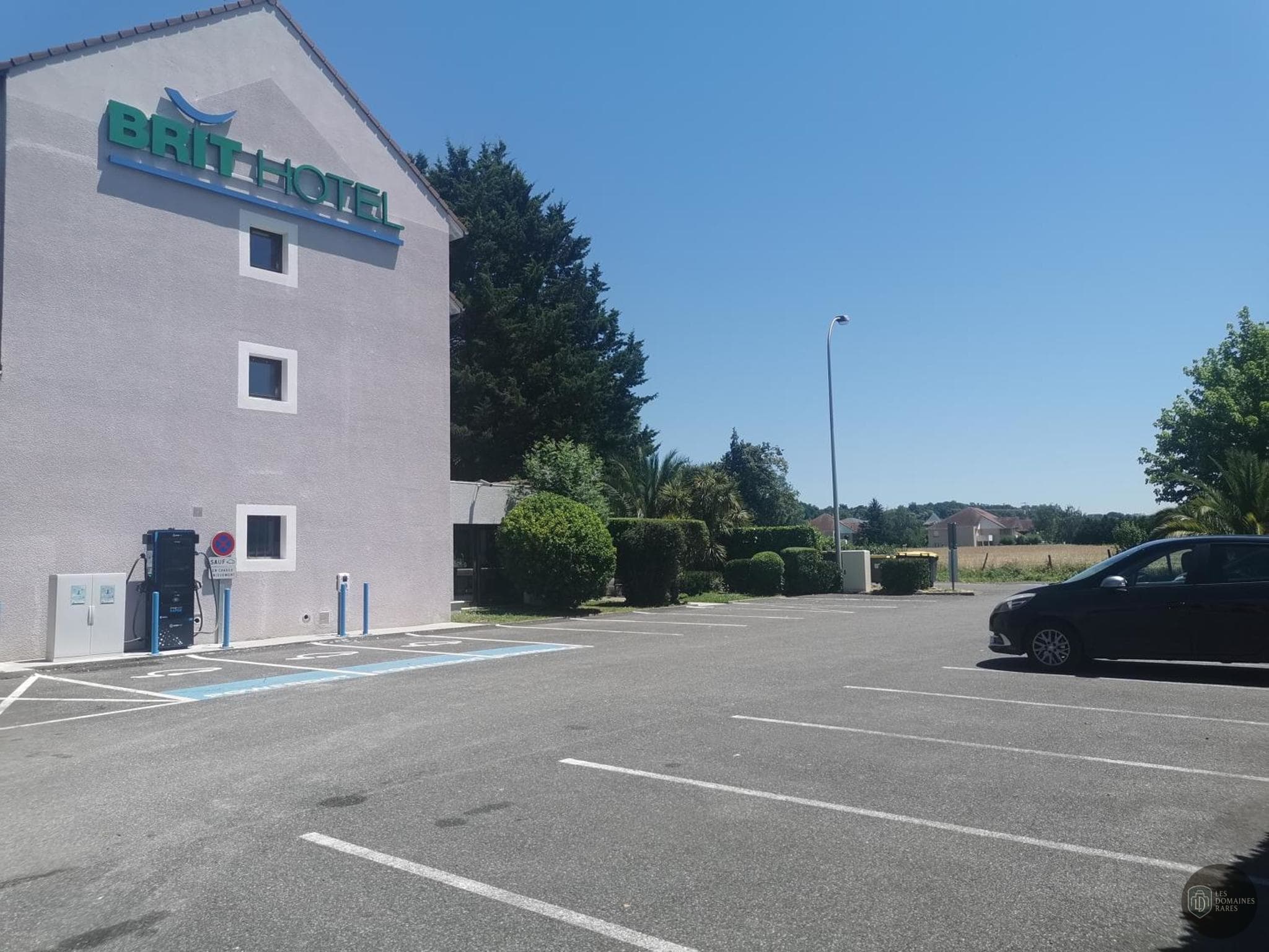 Vue extérieure de l'hôtel Brit Hotel Pau-Lons en Nouvelle-Aquitaine