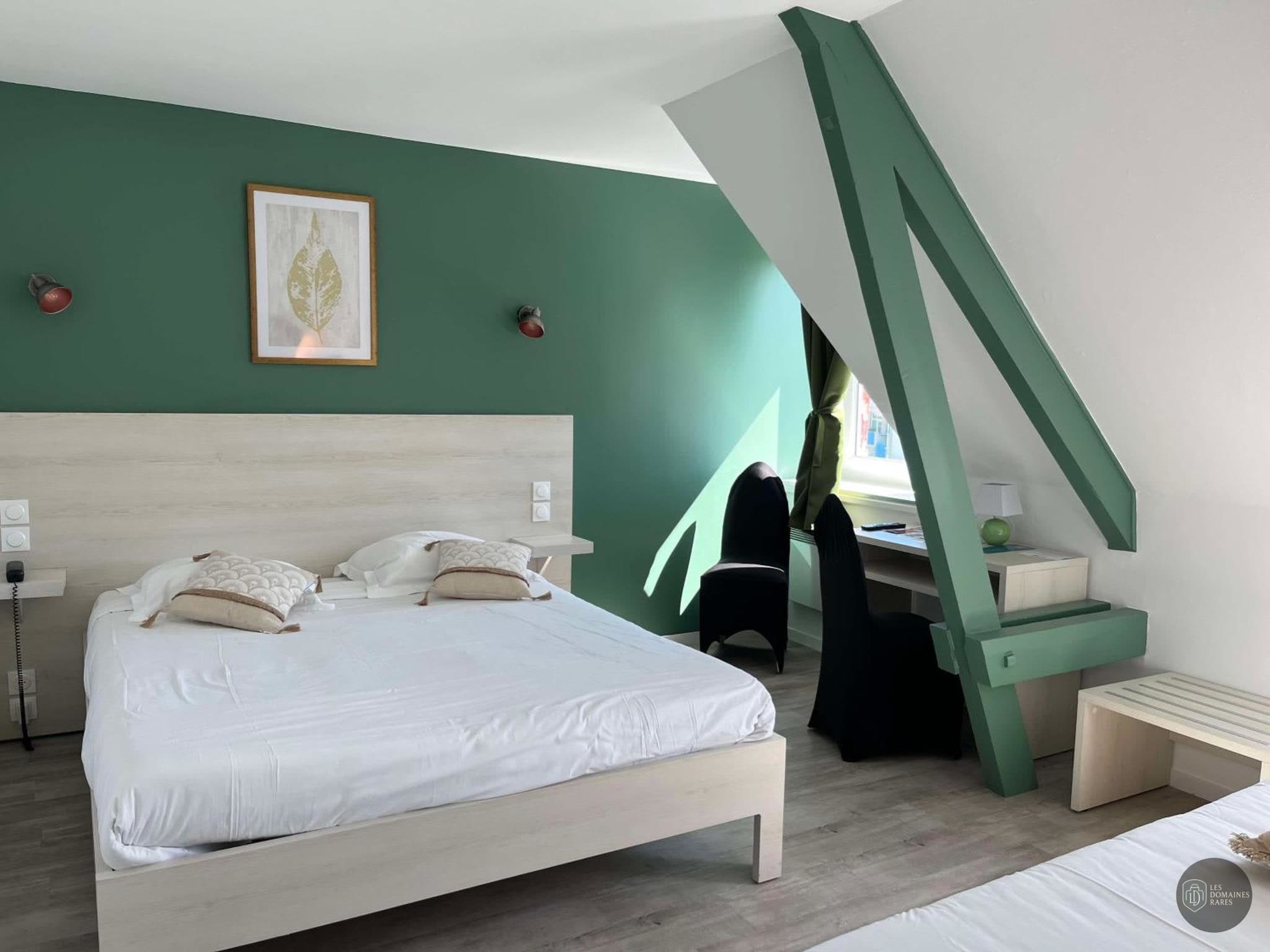 Chambre de l'hôtel Brit Hotel du Dauphin en Normandie