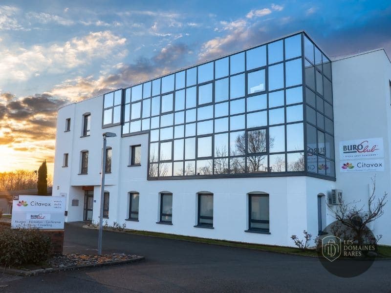 Façade moderne du Buro Club Le Mans