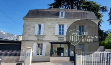 Façade du bâtiment avec entrée