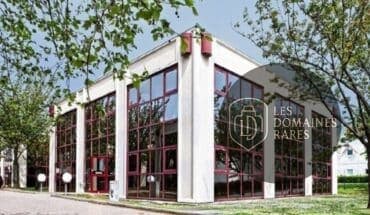 Vue extérieure du lieu Buro Club Senlis à Senlis en Hauts-de-France