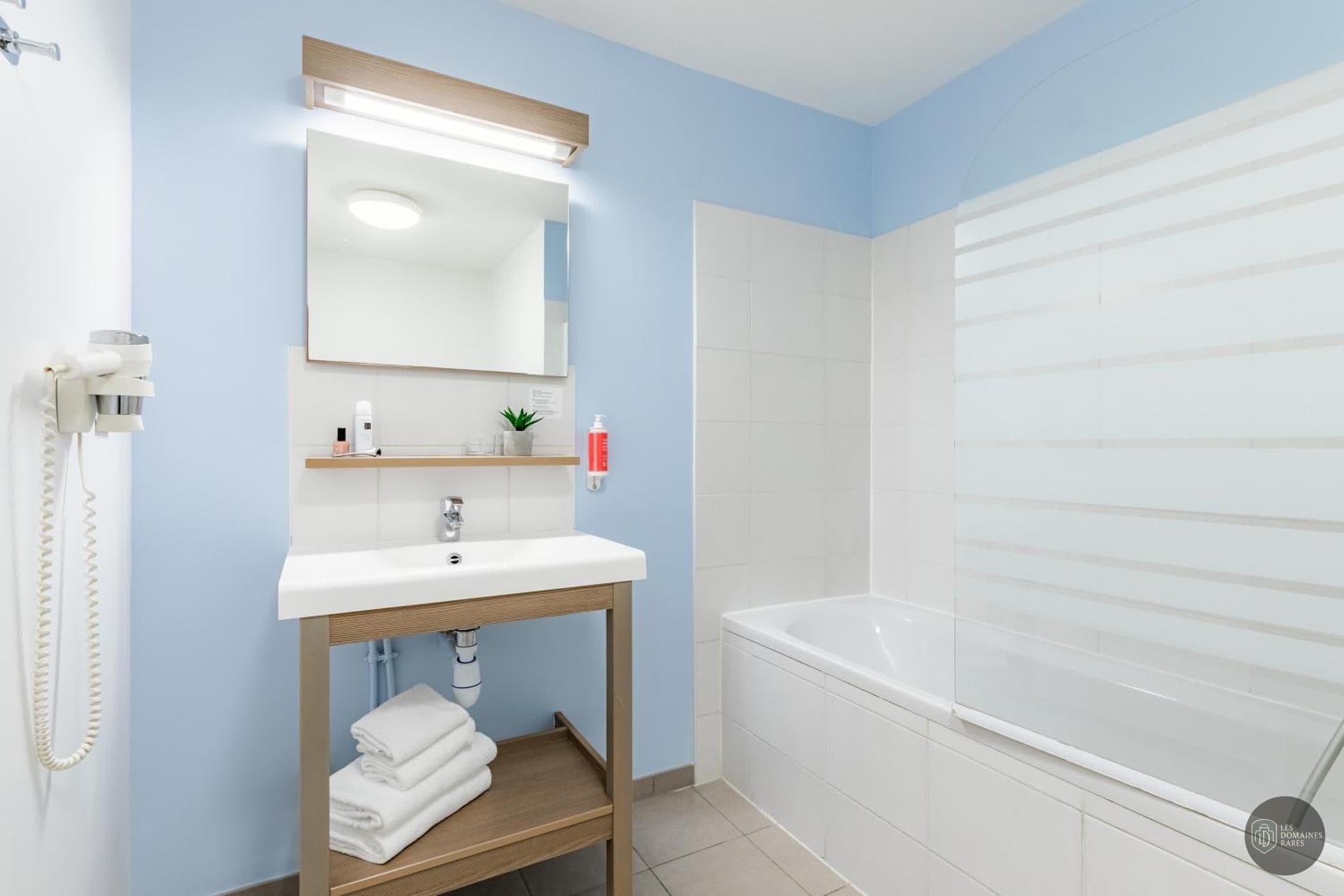 Salle de bain du lieu CGR Niort à Niort en Nouvelle-Aquitaine