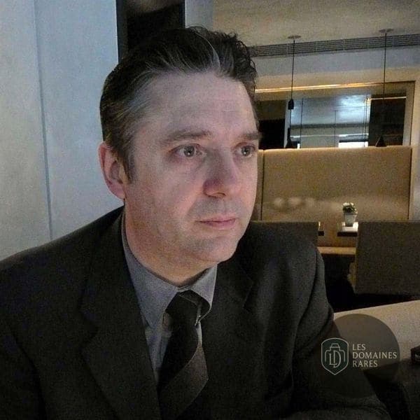 Portrait d'un homme dans un restaurant