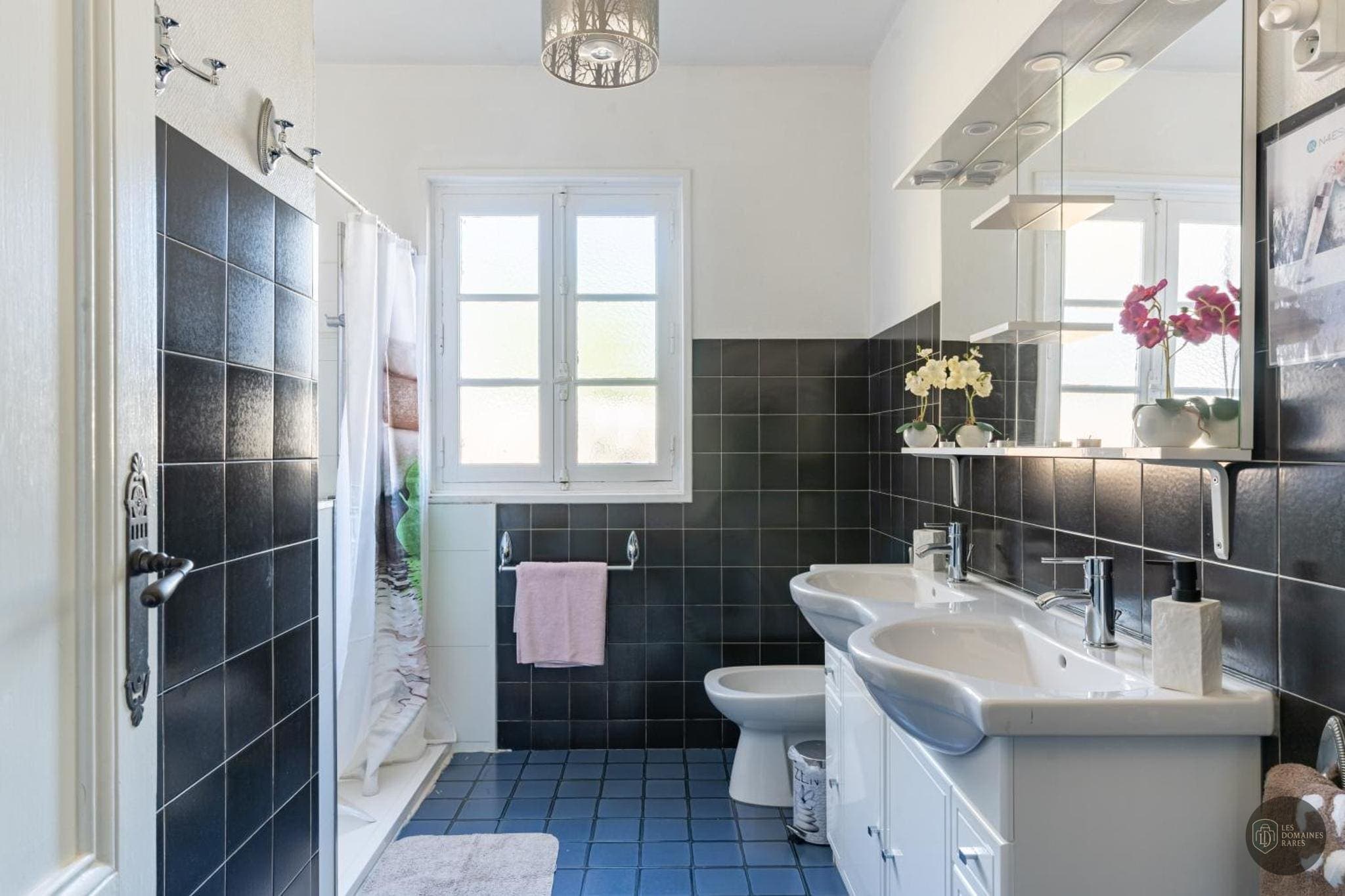 Salle de bain du lieu Café Odessa en Île-de-France