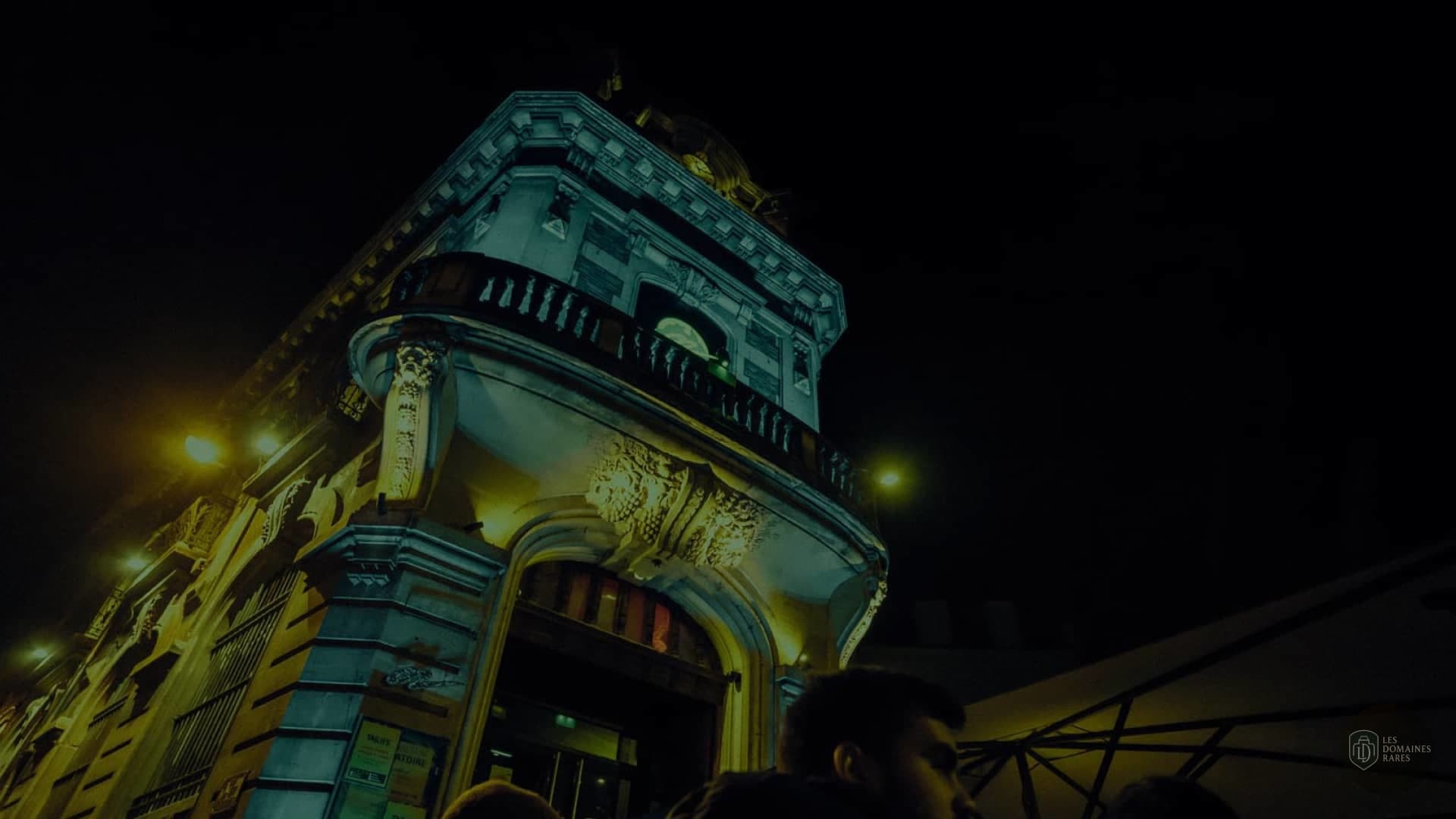 Vue extérieure du lieu Café Oz Rooftop à Paris en Île-de-France