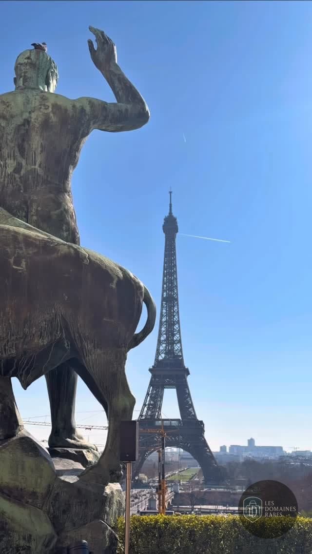 Vue extérieure du restaurant Café de l’Homme à Paris en Île-de-France