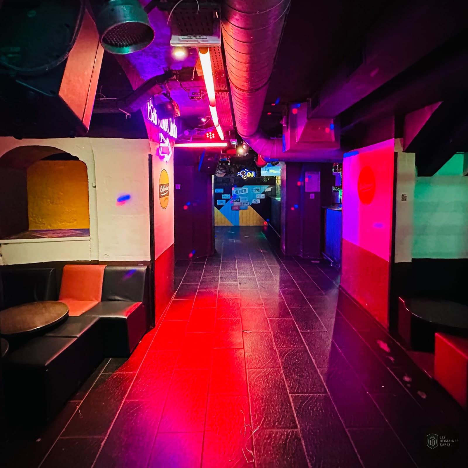 Espace intérieur du lieu California Avenue à Paris en Île-de-France