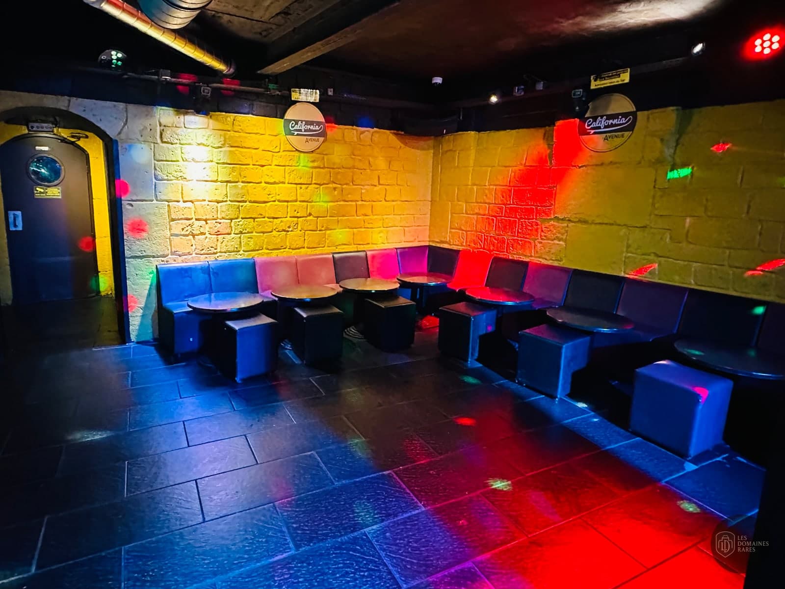 Espace intérieur du lieu California Avenue à Paris en Île-de-France