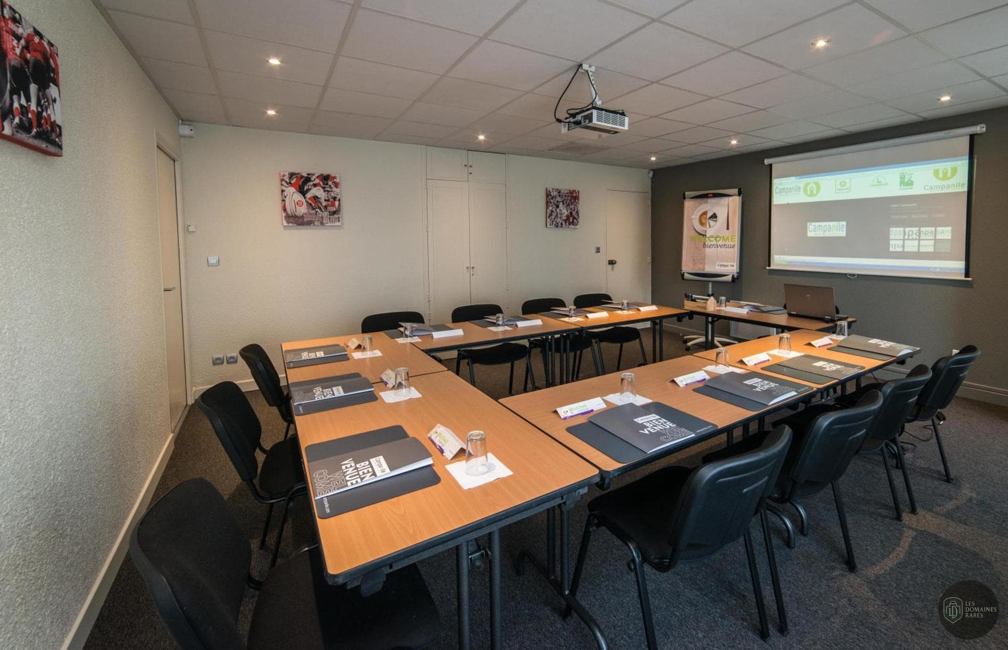 Vue extérieure de l'hôtel Campanile Agen à Agen en Nouvelle-Aquitaine