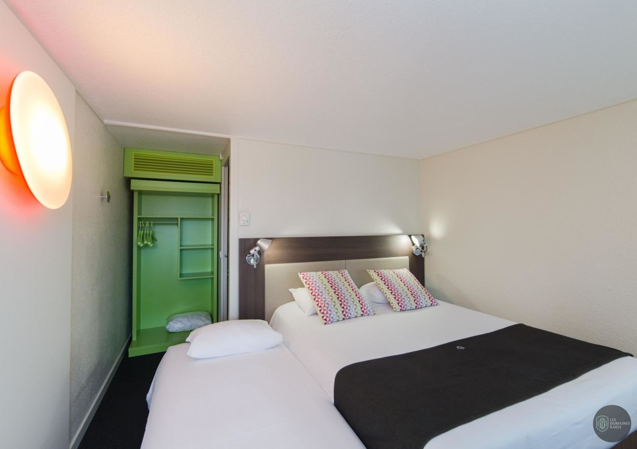 Vue extérieure de l'hôtel Campanile Agen à Agen en Nouvelle-Aquitaine