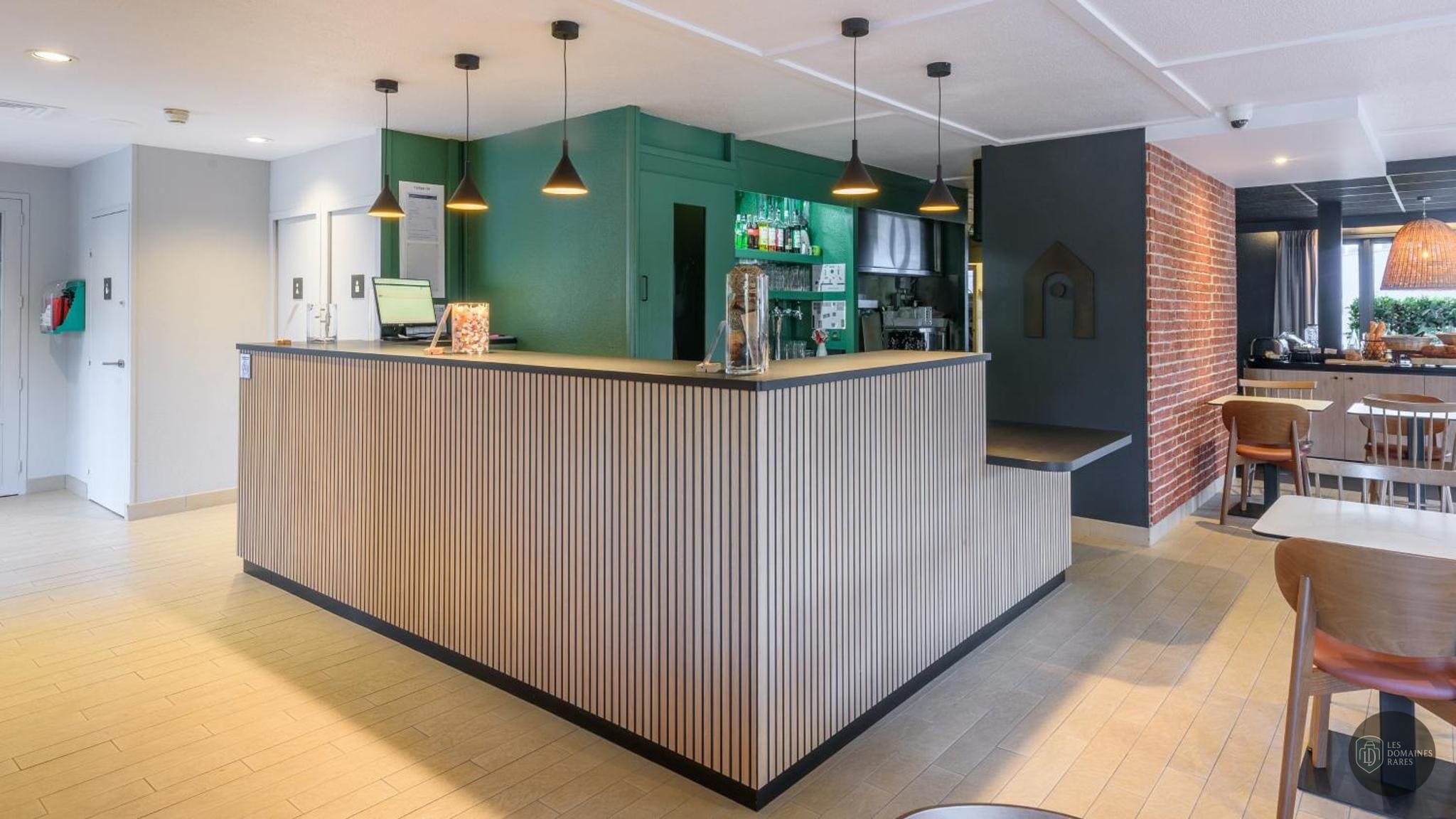 Espace intérieur de l'hôtel Campanile Cahors à Cahors en Occitanie