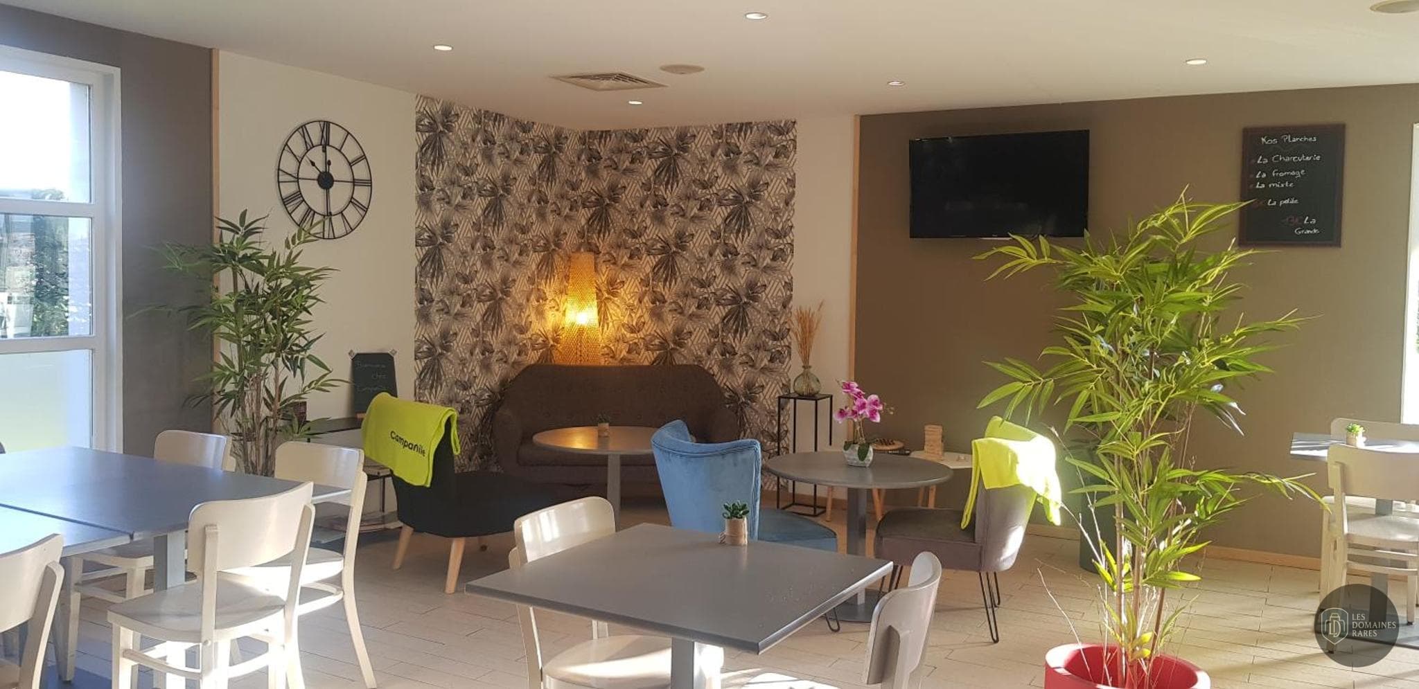 Espace intérieur de l'hôtel Campanile Chantilly à Chantilly en Hauts-de-France