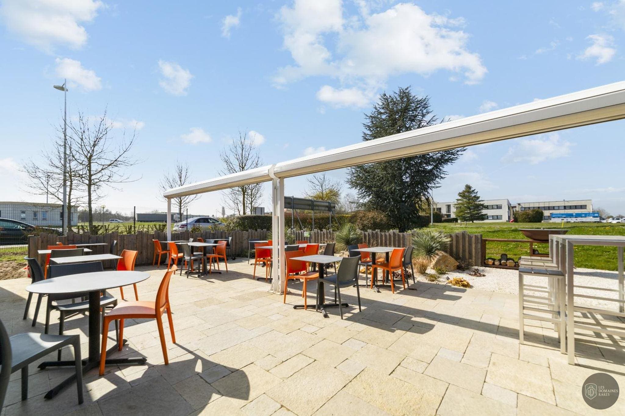 Vue extérieure de l'hôtel Campanile Chartres à Chartres en Centre-Val de Loire