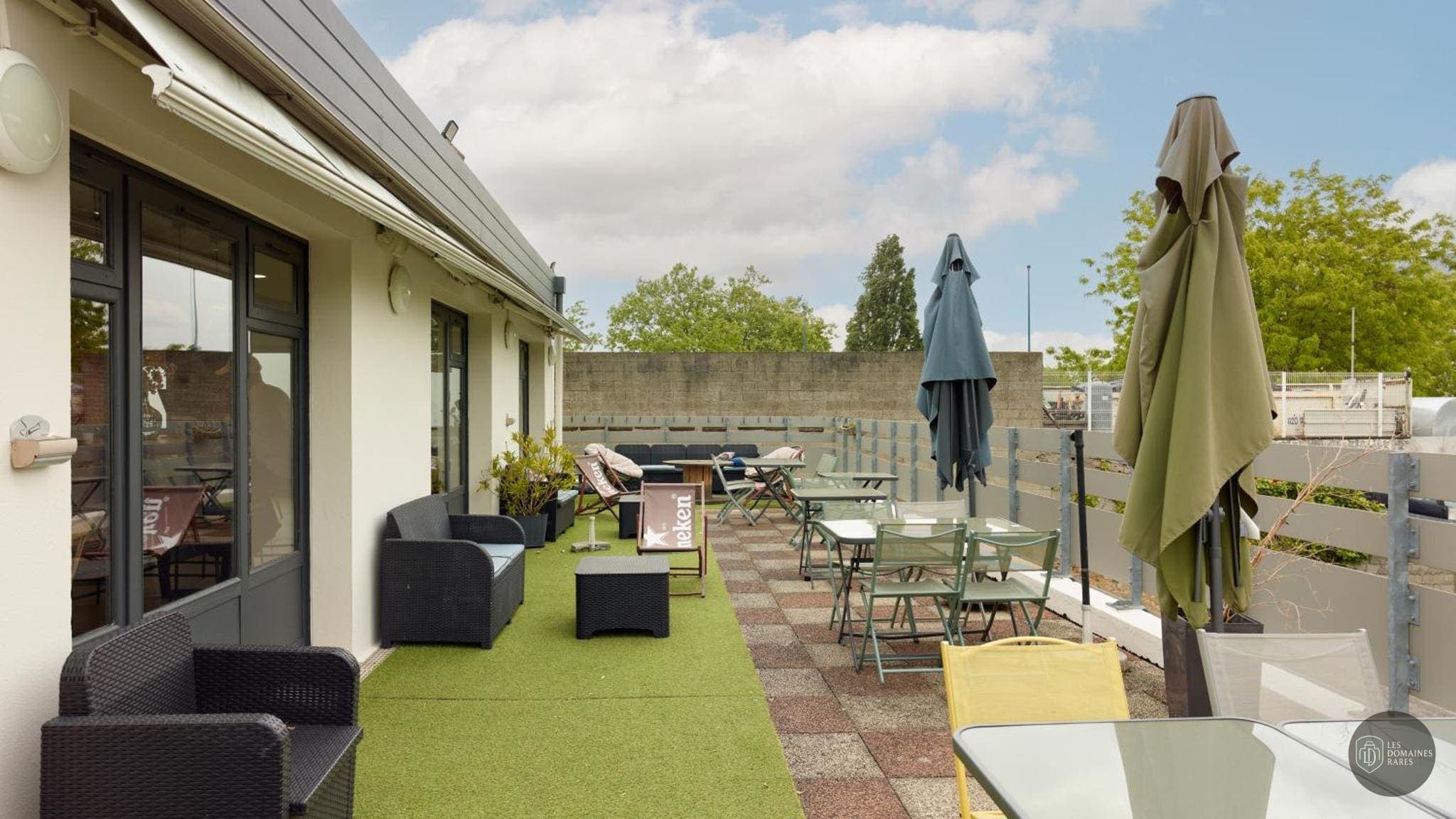 Vue extérieure de l'hôtel Campanile Chelles à Chelles en Île-de-France