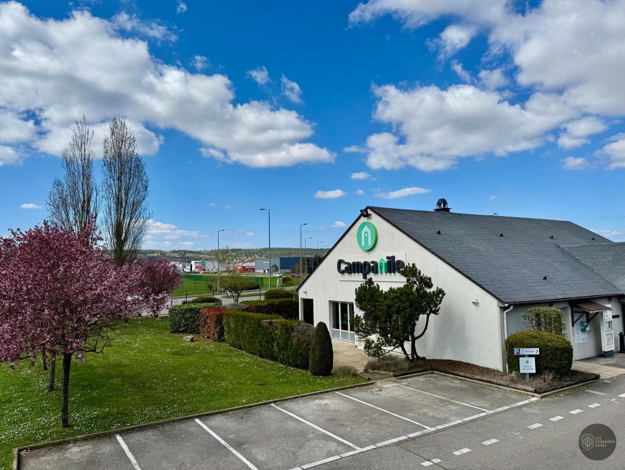 Vue de l'hôtel Campanile Dijon Sud en Bourgogne-Franche-Comté