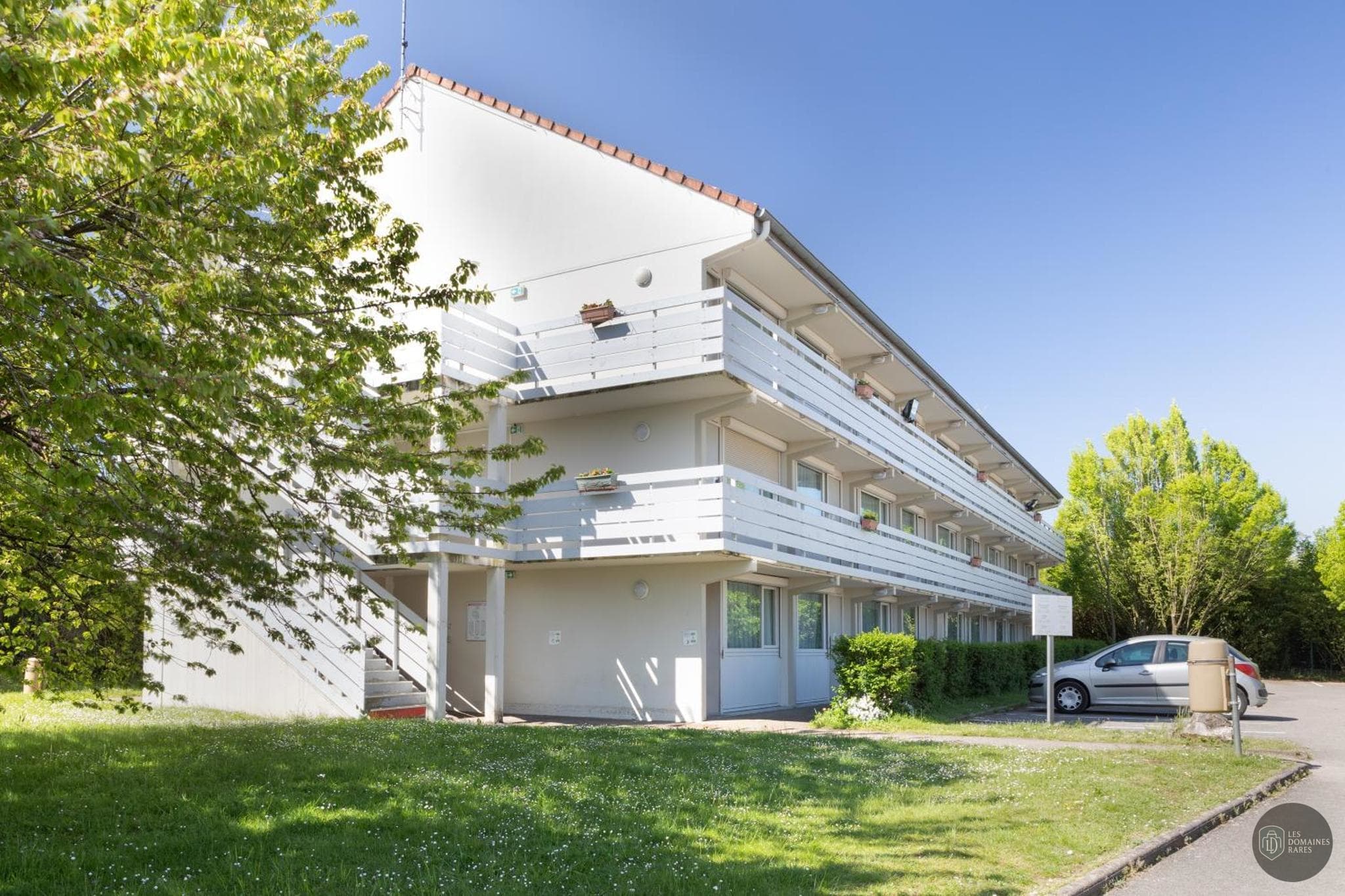 Vue extérieure de l'hôtel Campanile Dole à Dole en Bourgogne-Franche-Comté