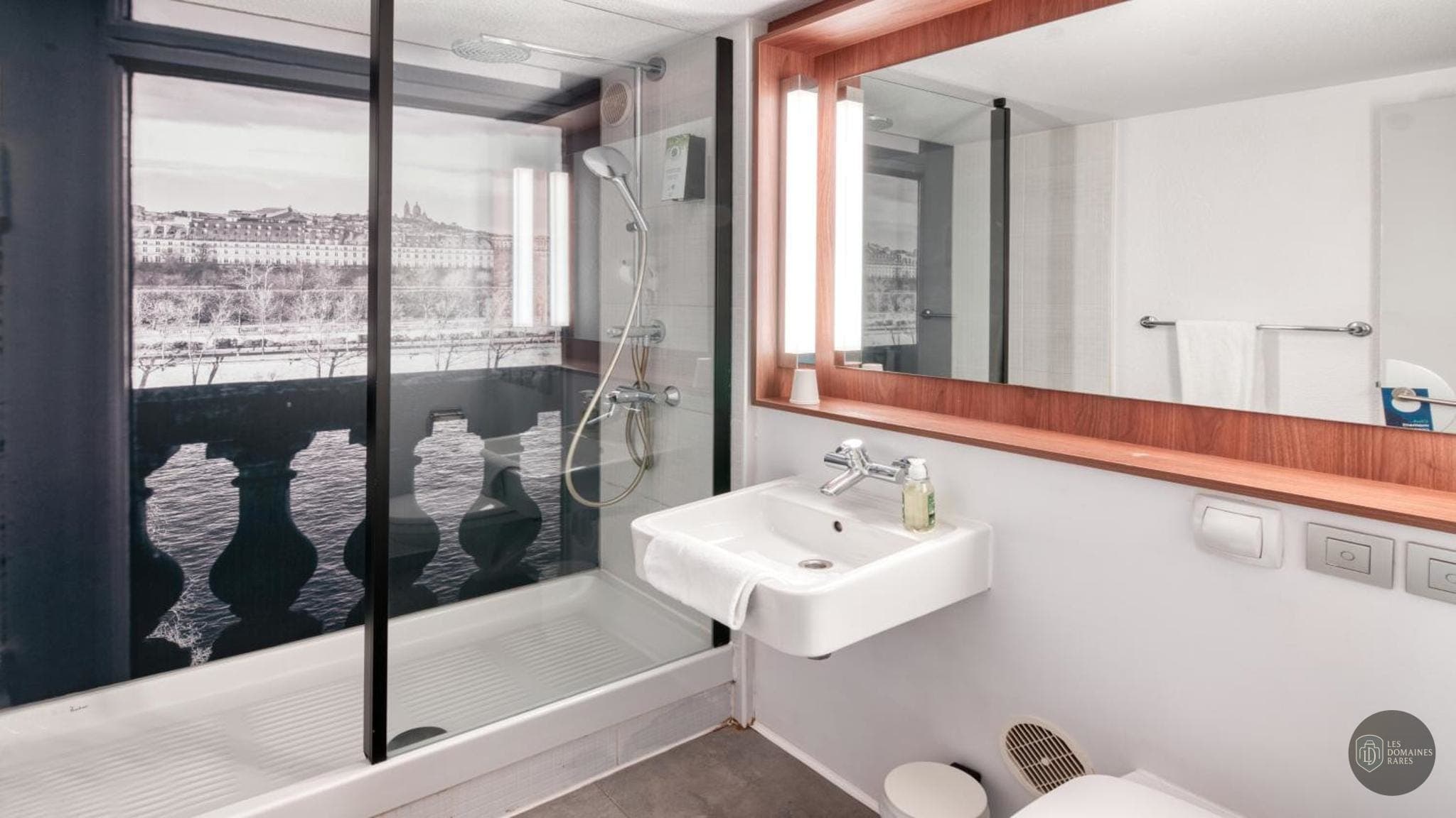 Salle de bain de l'hôtel Campanile Dreux en Centre-Val de Loire