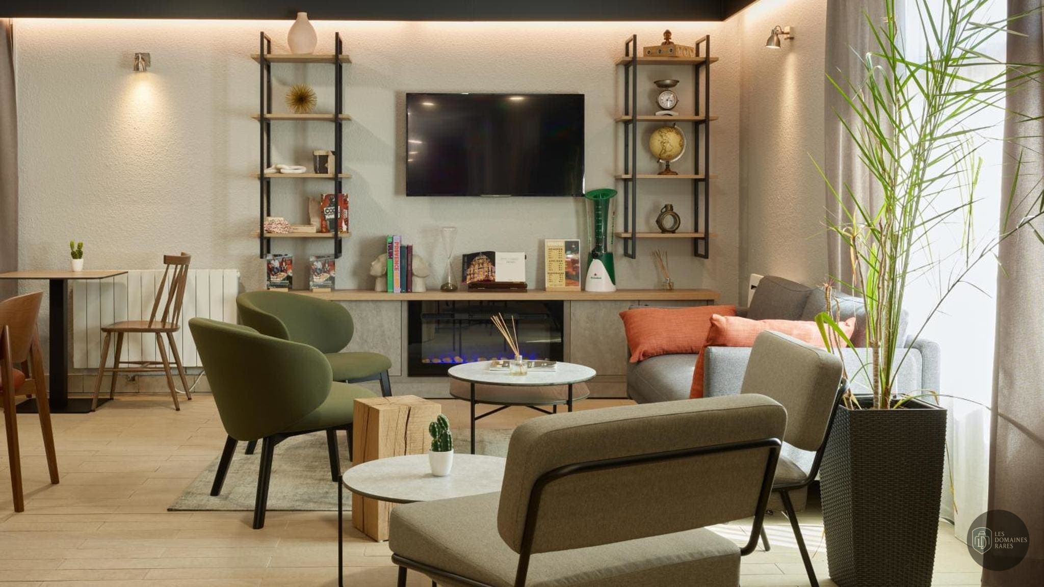 Espace intérieur de l'hôtel Campanile Epone à Epône en Île-de-France