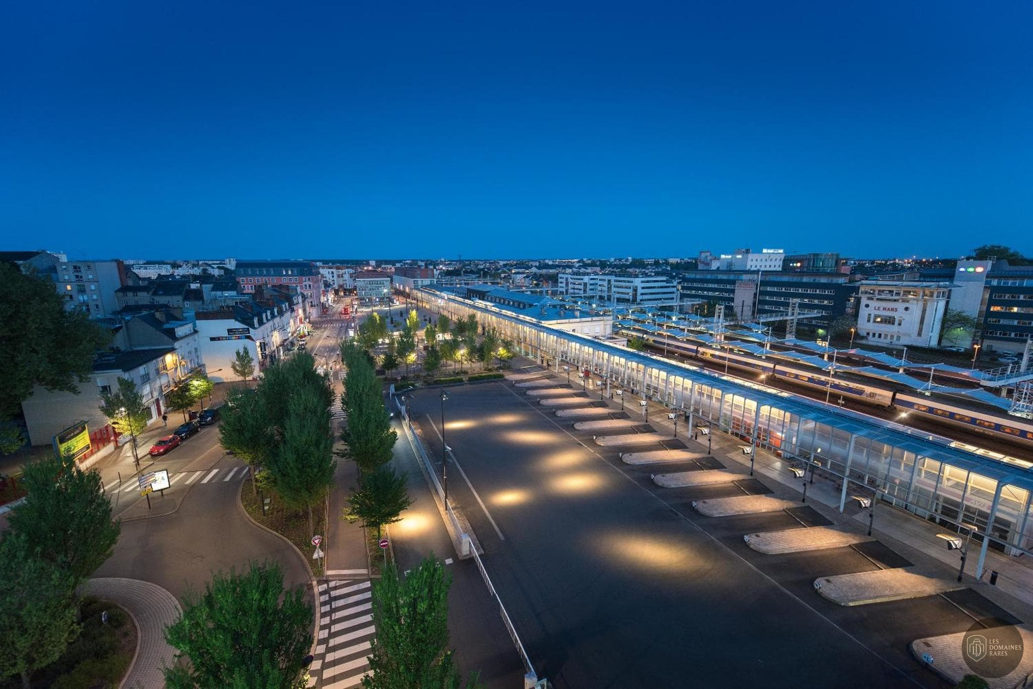Vue extérieure de l'hôtel Campanile Le Mans à Le en Pays de la Loire