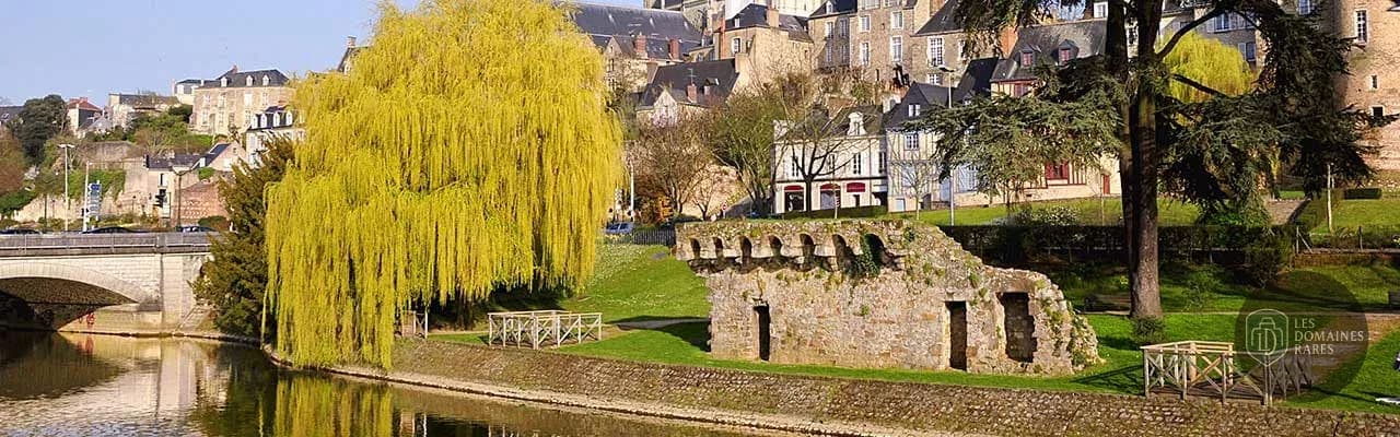 Vue extérieure de l'hôtel Campanile Le Mans à Le en Pays de la Loire