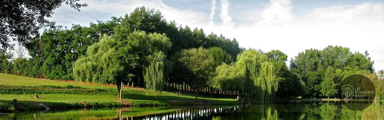 Vue extérieure de l'hôtel Campanile Le Mans à Le en Pays de la Loire