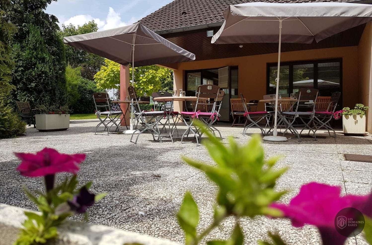 Vue extérieure de l'hôtel Campanile Maubeuge à Maubeuge en Hauts-de-France