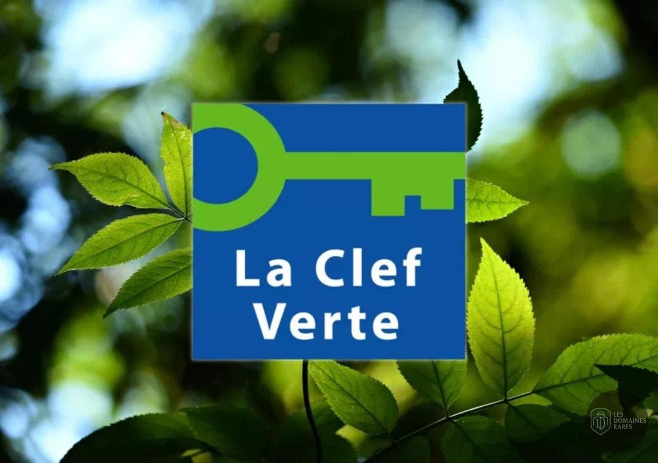 Vue extérieure de l'hôtel Campanile Orange à Orange en Provence-Alpes-Côte d'Azur
