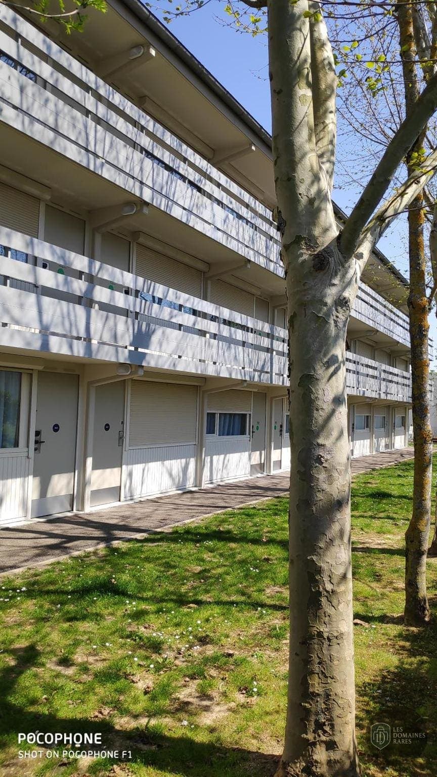 Vue extérieure de l'hôtel Campanile Plaisir à Plaisir en Île-de-France