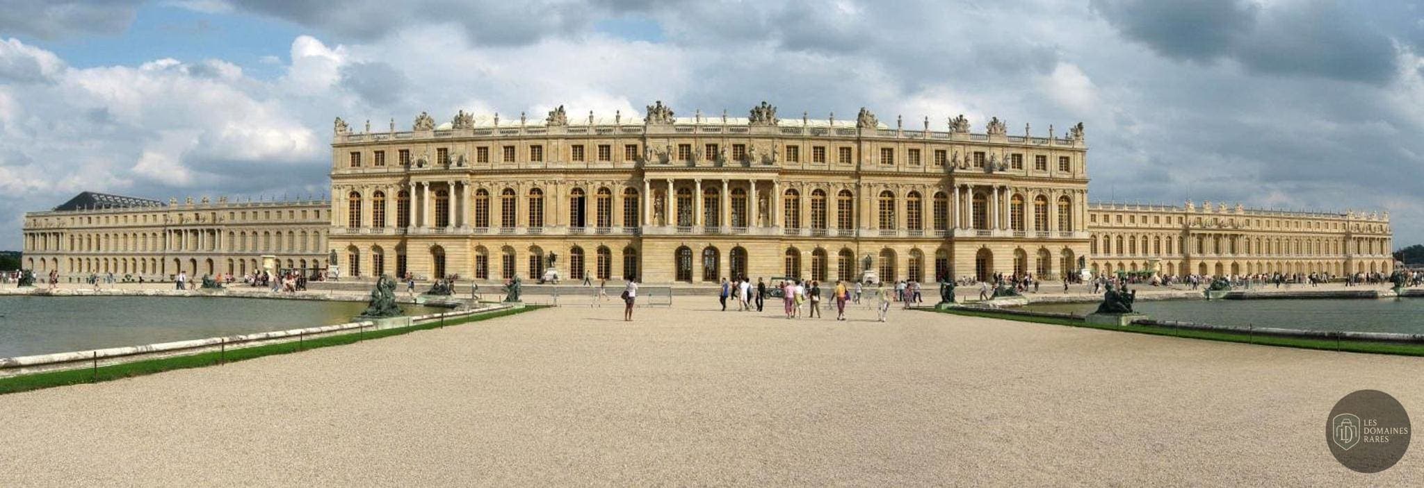 Vue extérieure de l'hôtel Campanile Plaisir à Plaisir en Île-de-France