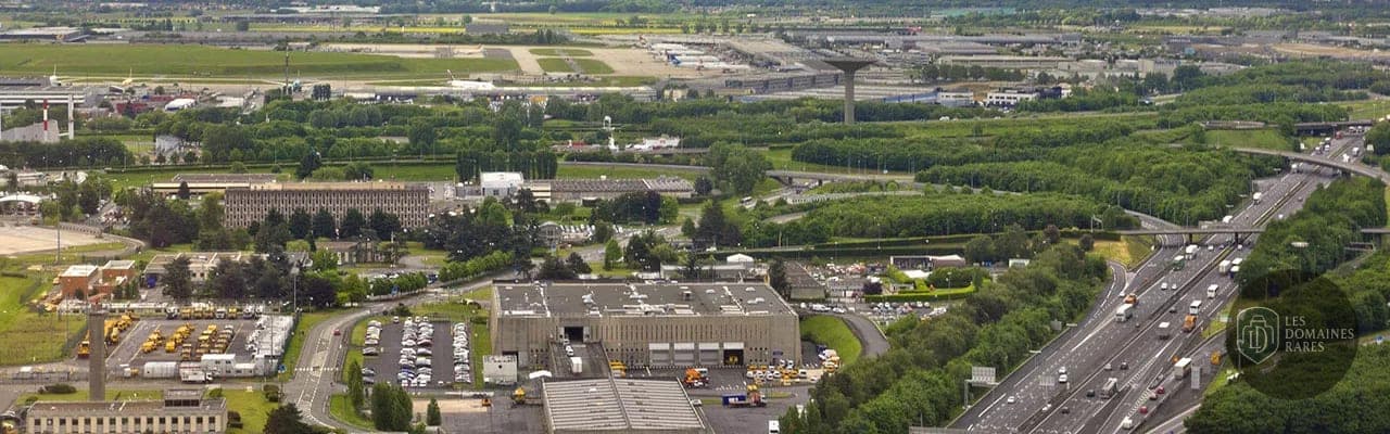 Vue extérieure de l'hôtel Campanile Roissy en Île-de-France