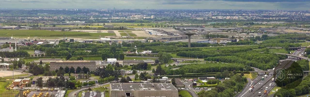 Vue extérieure de l'hôtel Campanile Roissy en Île-de-France