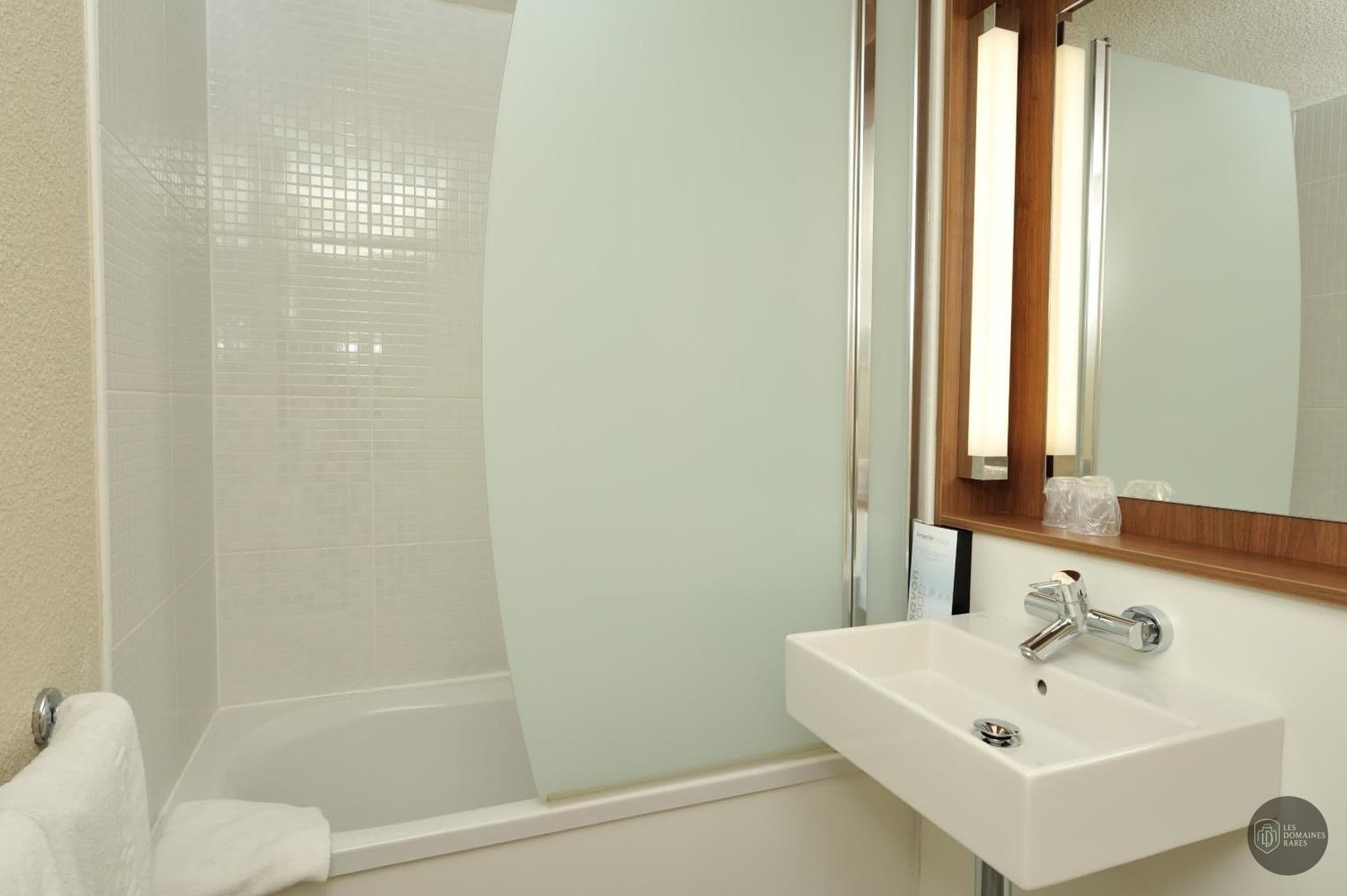 Salle de bain de l'hôtel Campanile Valence Sud à Valence en Auvergne-Rhône-Alpes