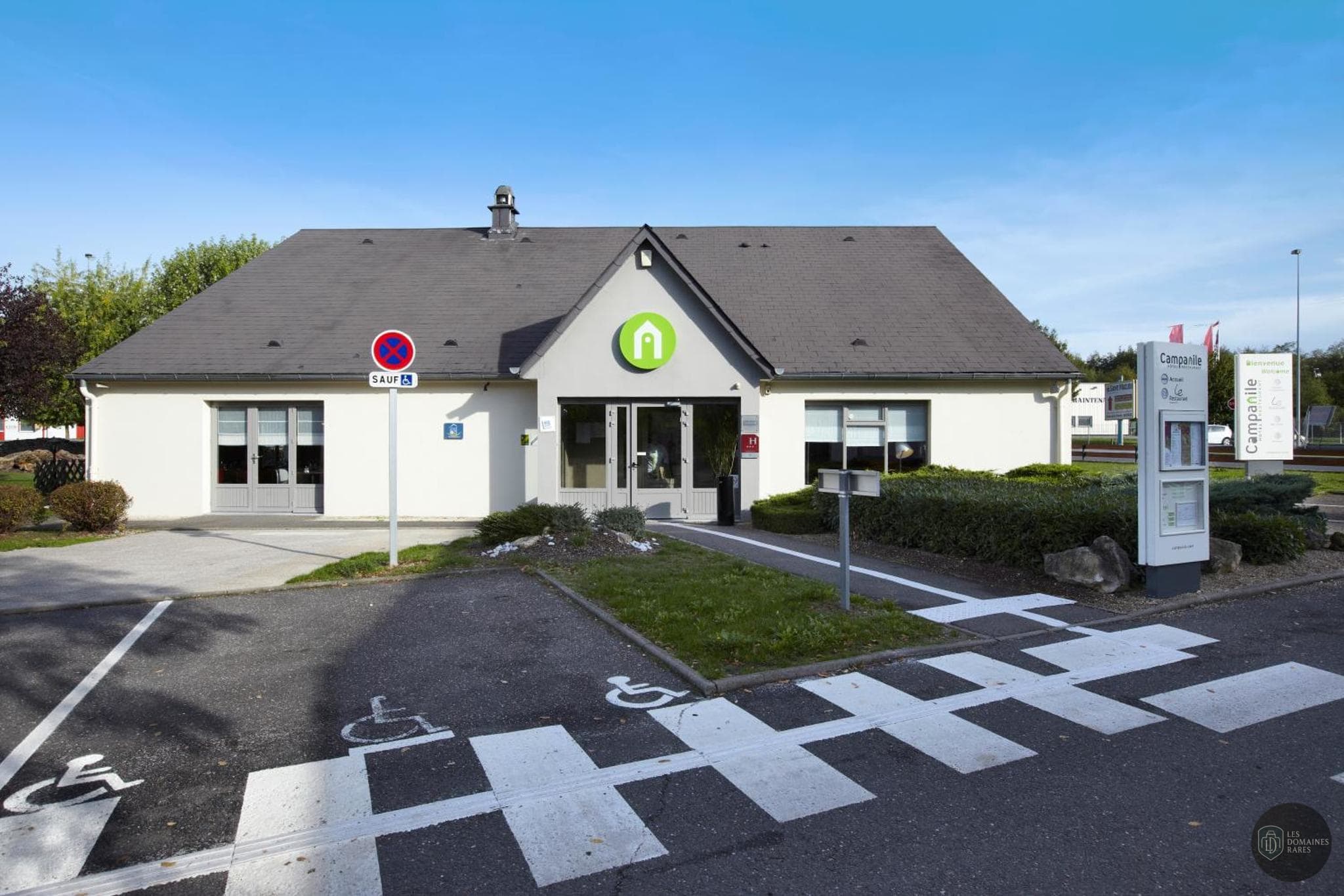 Vue extérieure de l'hôtel Campanile Vierzon à Vierzon en Centre-Val de Loire