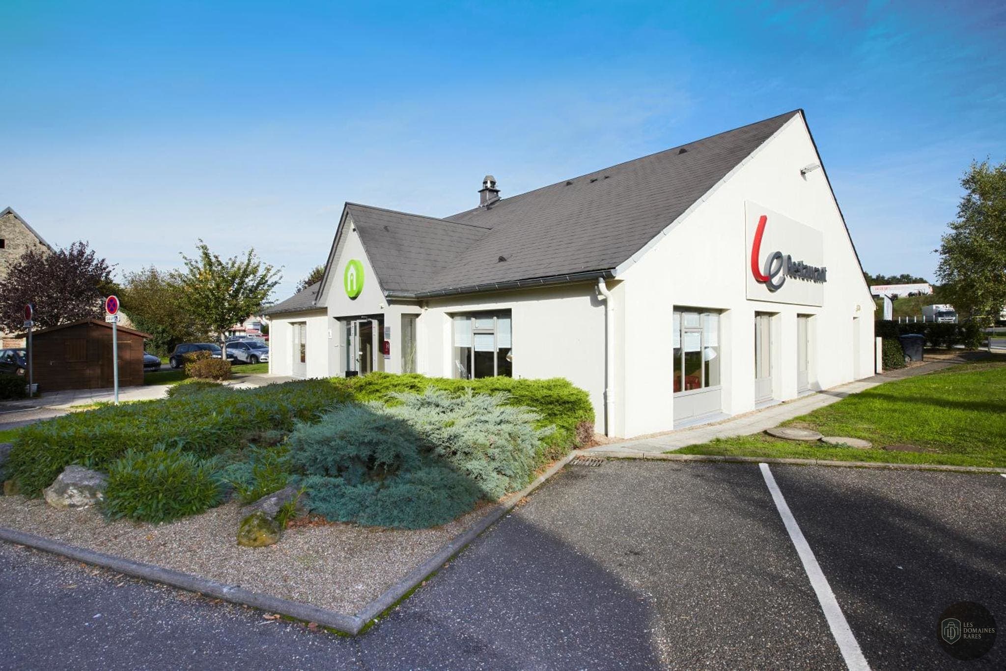 Vue extérieure de l'hôtel Campanile Vierzon à Vierzon en Centre-Val de Loire