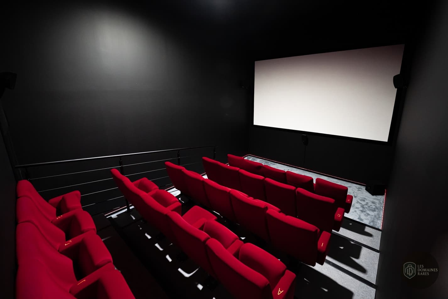 Salle de réunion 1 du domaine Canabae Studios en Auvergne-Rhône-Alpes