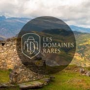 Ruines anciennes avec vue montagneuse