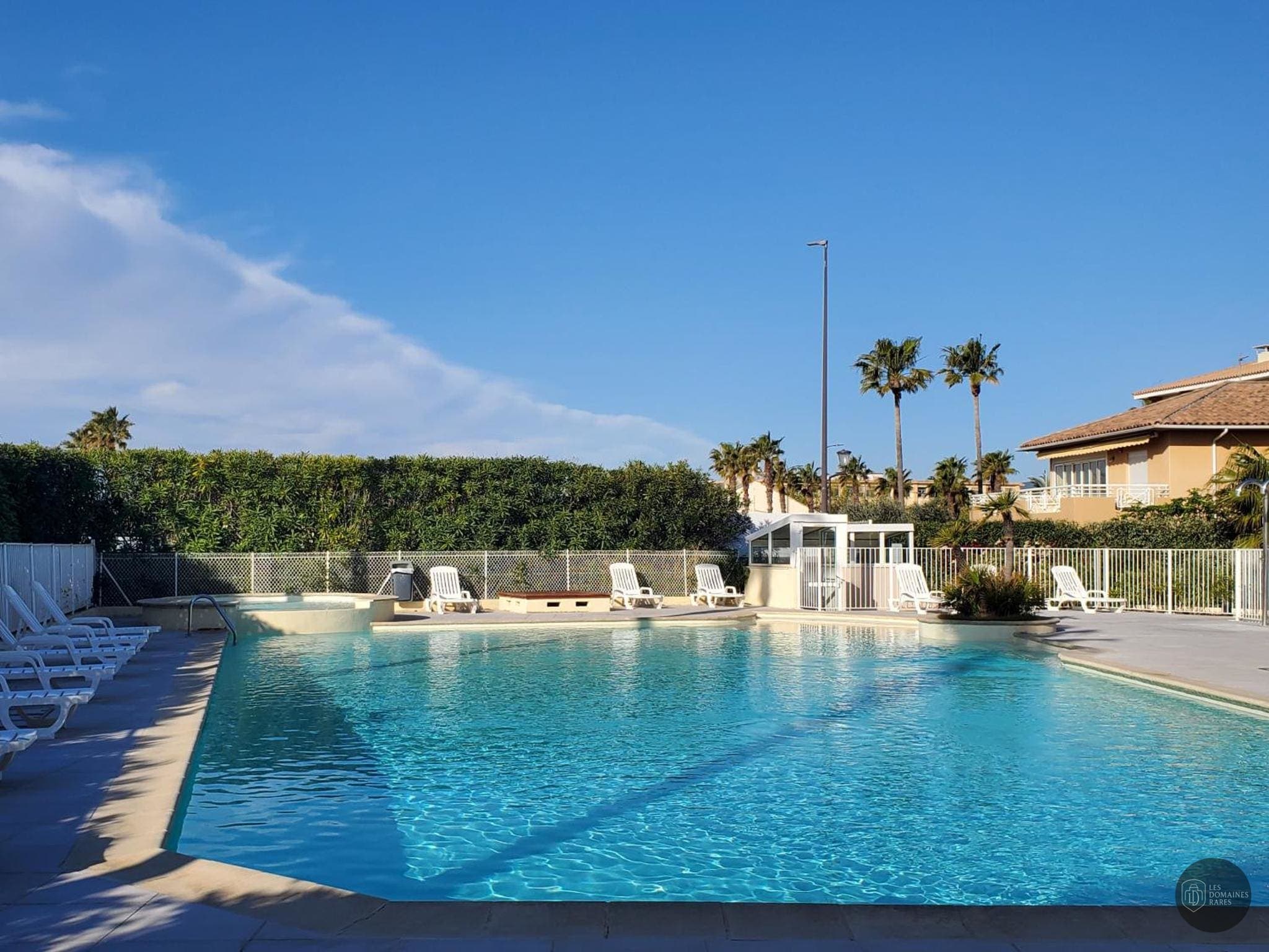 Piscine et activités du moulin Cap Loisirs en Occitanie