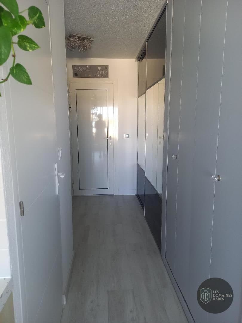 Espace intérieur de l'hôtel Cap Soleil à Vias en Occitanie