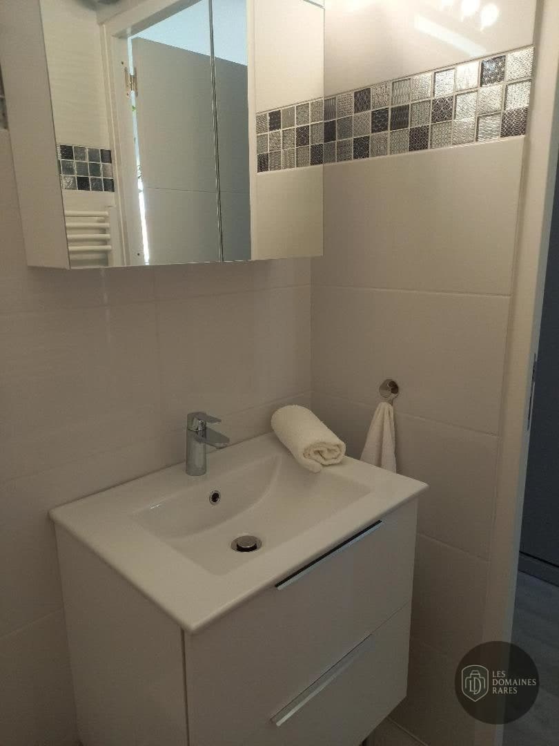 Salle de bain de l'hôtel Cap Soleil à Vias en Occitanie